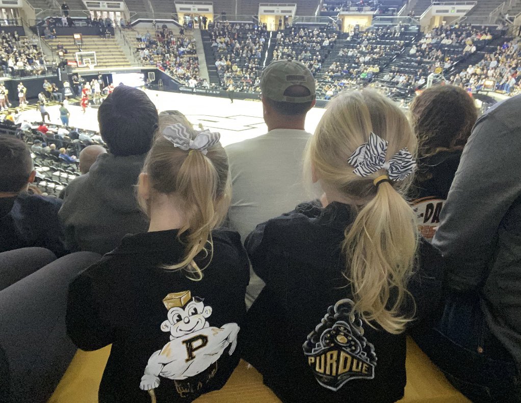 How cute are these lil nuggets, wearing jackets I painted?! 🥰

#TheNextGiantLeap 🚂 
#Purdue 👩🏻‍🎨