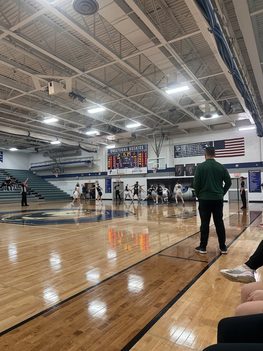 fbogirls_bball's tweet photo. Jv has started!! Let’s get the huskies😈 https://t.co/mtPkyjJRb7