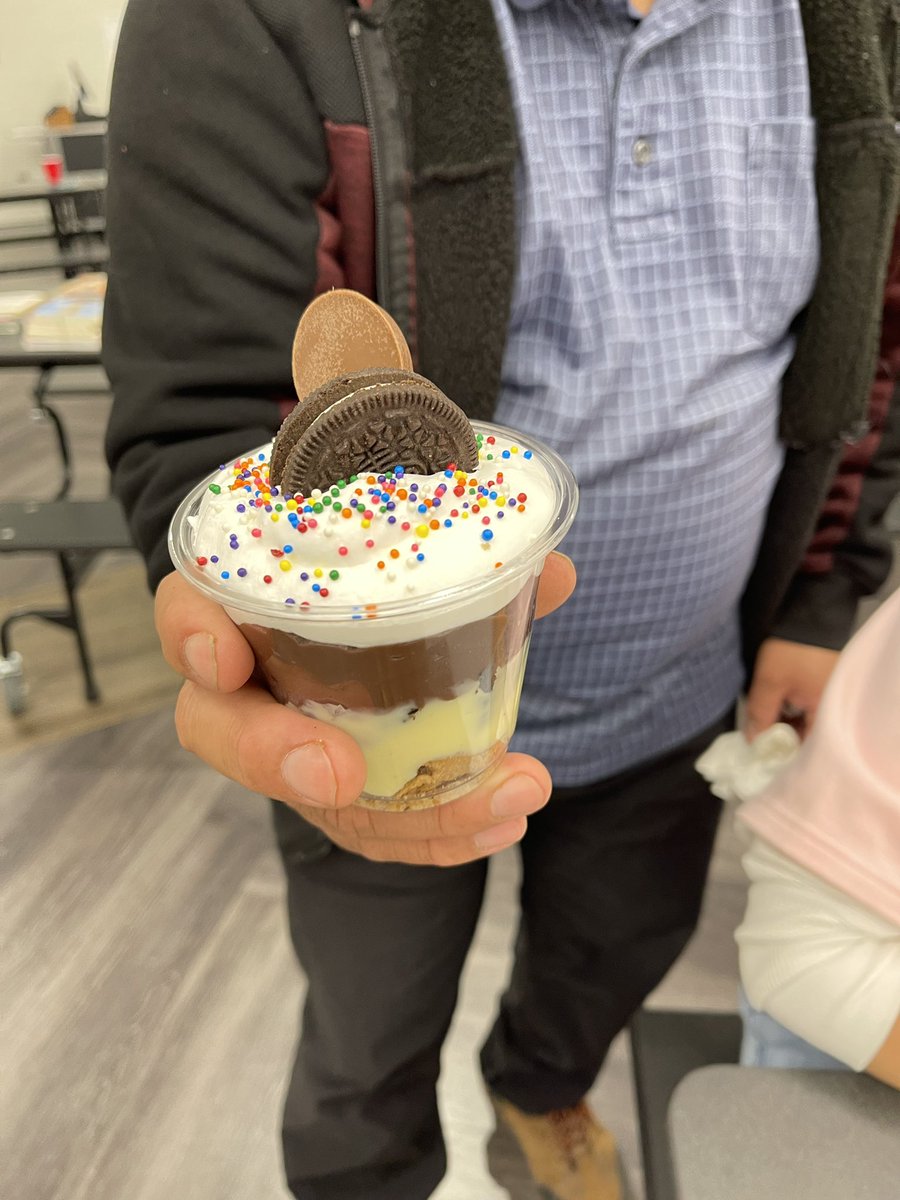 TishSpindola's tweet photo. More pictures of some yummy deserts made by ELs and their parents 🧁🍭🍪!! @JCSchoolSystem https://t.co/QZHexlfvit