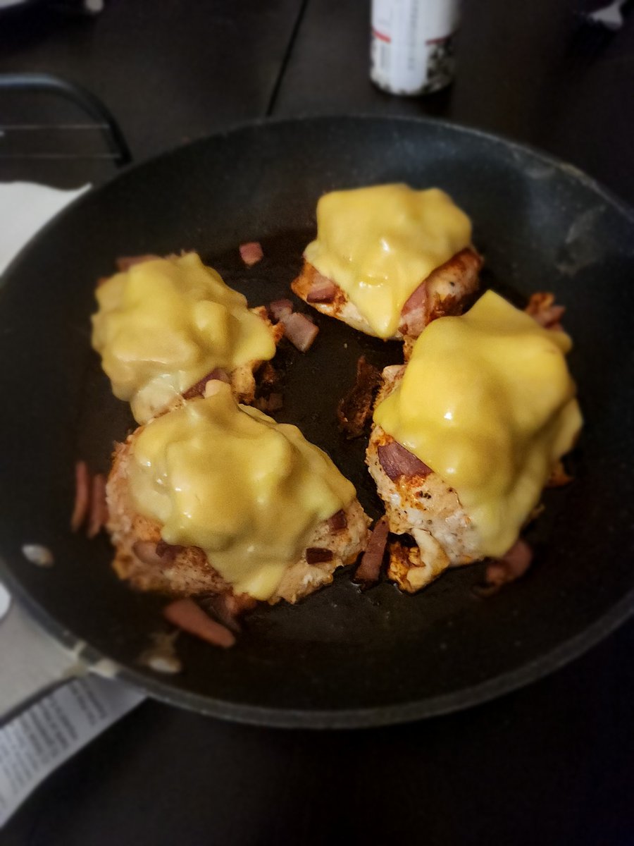 AptlyMe's tweet photo. @dani_mcquaide Only 4 servings tonight. Soon though, we'll make a date. And Joe got a new game for Christmas that's fun. https://t.co/SSmhfc0t1a