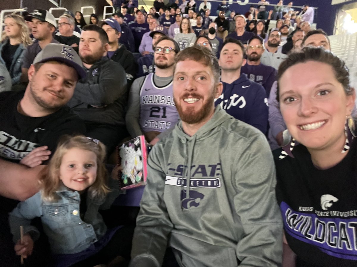 Haley_Kaus's tweet photo. #EMAW 🏀💜 https://t.co/mJEDfN0gNt