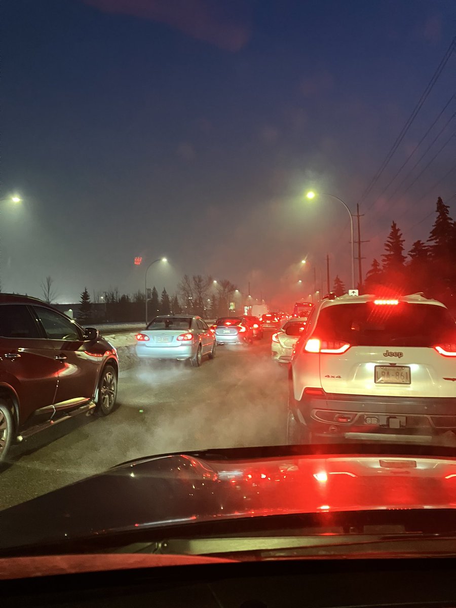 ShayeGanam's tweet photo. #StupidTrain
Rush hour. Backed up forever. https://t.co/rkLtn7NLWz