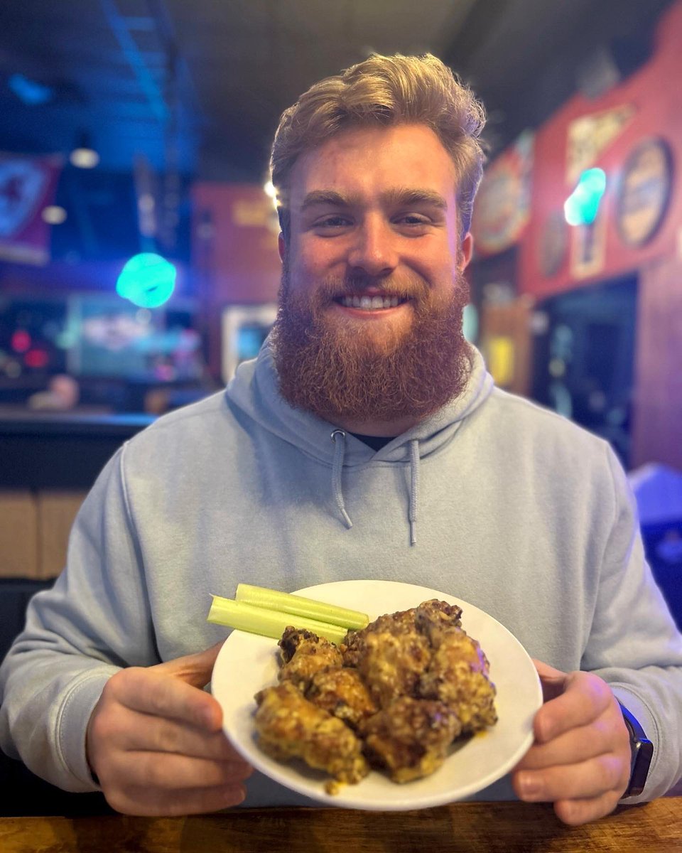 DHeismeyer77's tweet photo. Try the Garlic Parmesan wings @BarrelsTaphouse they are pure 🔥 #69EatsLocal https://t.co/VlToudDP30