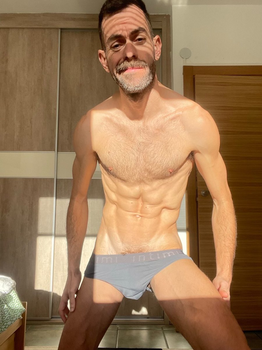 equisphoto's tweet photo. Reflejos de luz, by Sergio
https://t.co/kjIVlA0nPZ
#basqueanderotic #retratos #portrait #retrato #portraits #fotografia #hoscos #newpost #picoftheday #mycalvins #hunkboy #shirtless #shirtlessguys #shirtlessboys #gaymadrid #underwear #tattoo #ink #black #hairy #bulge https://t.co/9j5HOP895r