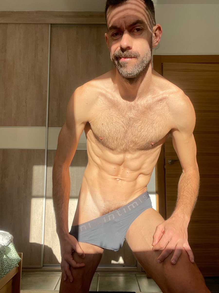 equisphoto's tweet photo. Reflejos de luz, by Sergio
https://t.co/kjIVlA0nPZ
#basqueanderotic #retratos #portrait #retrato #portraits #fotografia #hoscos #newpost #picoftheday #mycalvins #hunkboy #shirtless #shirtlessguys #shirtlessboys #gaymadrid #underwear #tattoo #ink #black #hairy #bulge https://t.co/9j5HOP895r