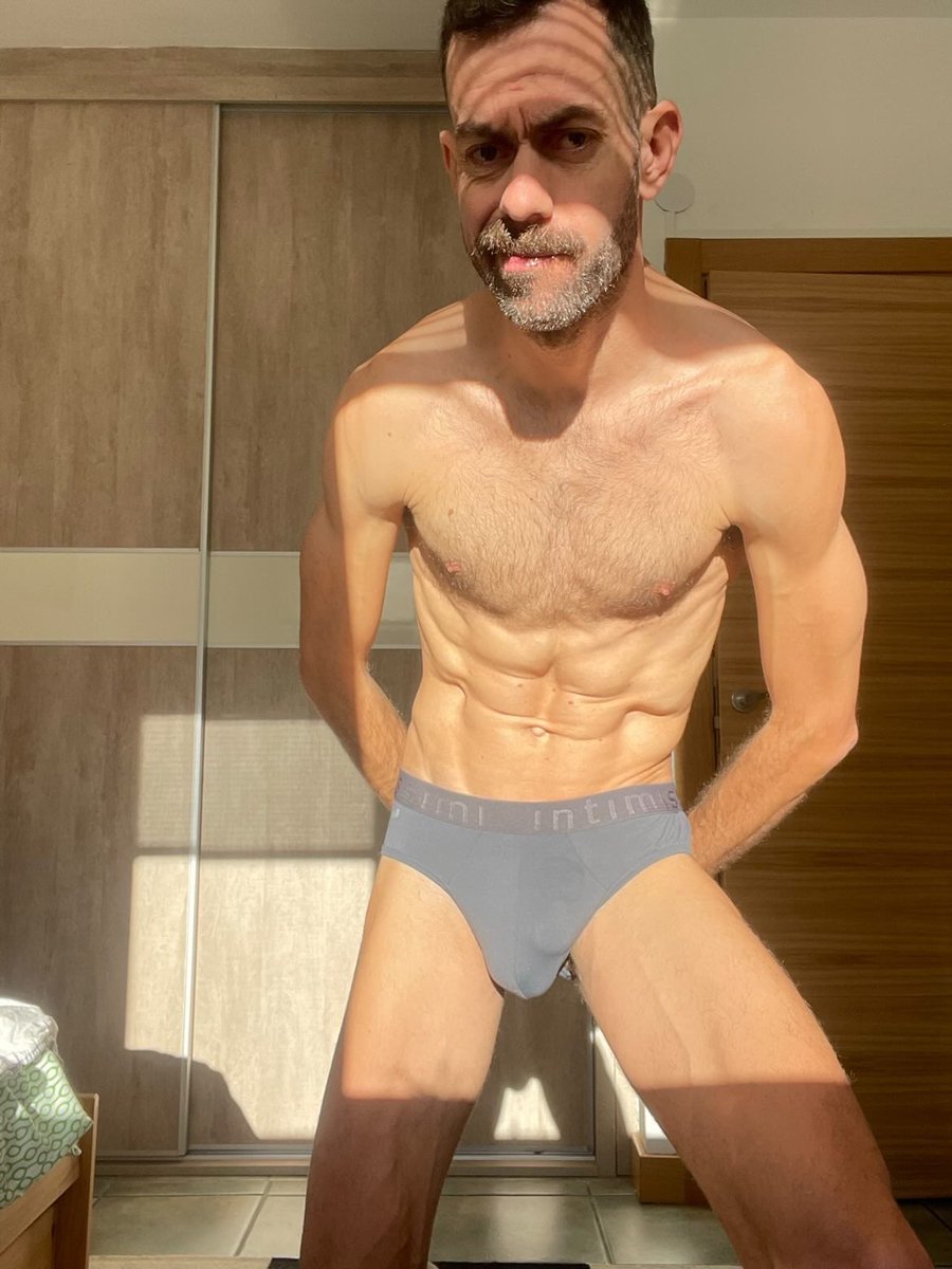 equisphoto's tweet photo. Reflejos de luz, by Sergio
https://t.co/kjIVlA0nPZ
#basqueanderotic #retratos #portrait #retrato #portraits #fotografia #hoscos #newpost #picoftheday #mycalvins #hunkboy #shirtless #shirtlessguys #shirtlessboys #gaymadrid #underwear #tattoo #ink #black #hairy #bulge https://t.co/9j5HOP895r