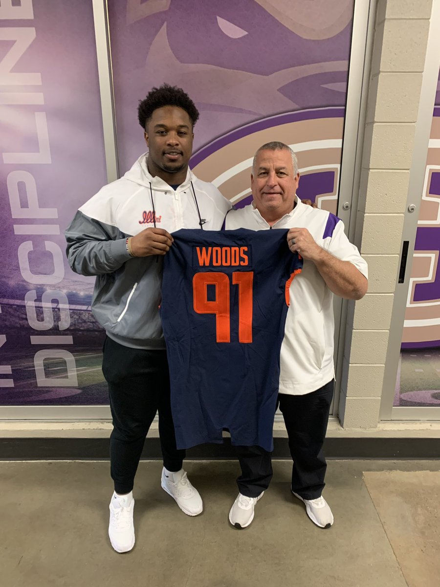 hytfootball's tweet photo. Shoutout to Golden Gopher Great and former @IlliniFootball player @jamal4425 for stopping through The Town today & gifting HC @gregpatterson51 his college jersey! Bobo recently declared for the 2023 NFL Draft. Let’s wish him good luck as he prepares for his pro day! #TheTown ⚔️ https://t.co/z7wxllLXDb