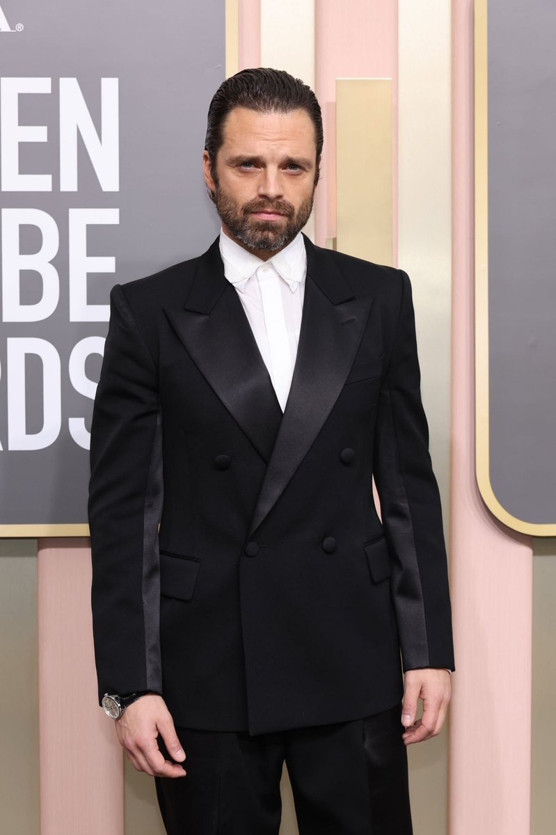 vlamburns's tweet photo. I am going absolutely FERAL π©
#sebstan #sebastianstan #GoldenGlobes https://t.co/Y3KSO2PQo4