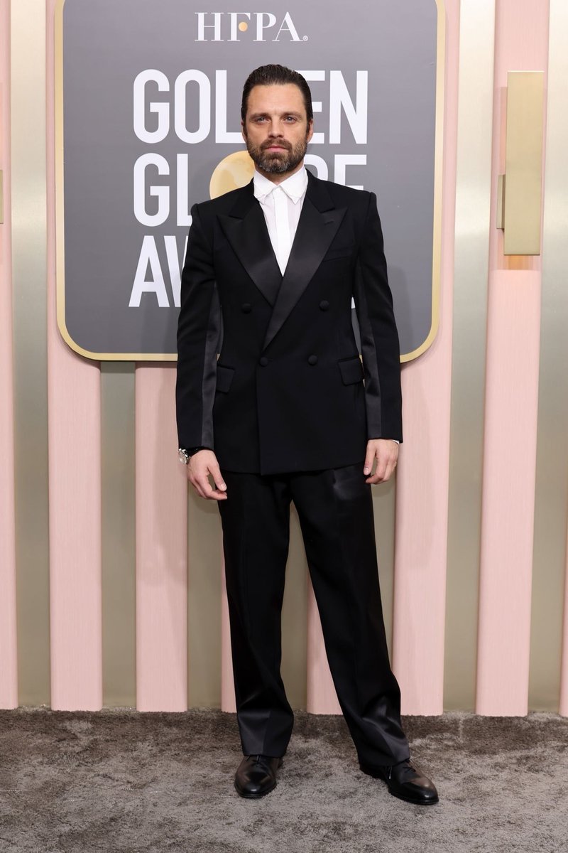 vlamburns's tweet photo. I am going absolutely FERAL π©
#sebstan #sebastianstan #GoldenGlobes https://t.co/Y3KSO2PQo4