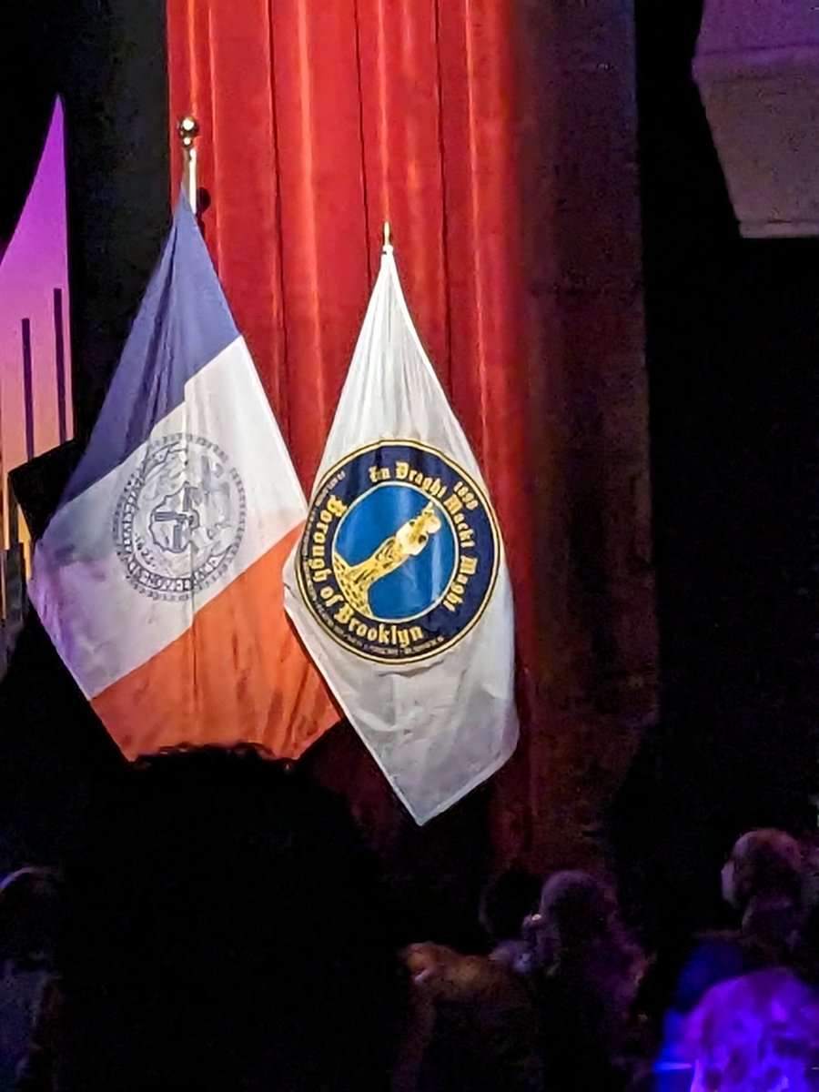 NewellNYC's tweet image. TIL that boroughs have flags. Or at least #Brooklyn does.

#EenDraghtMachtMaght
#UnityMakesStrength