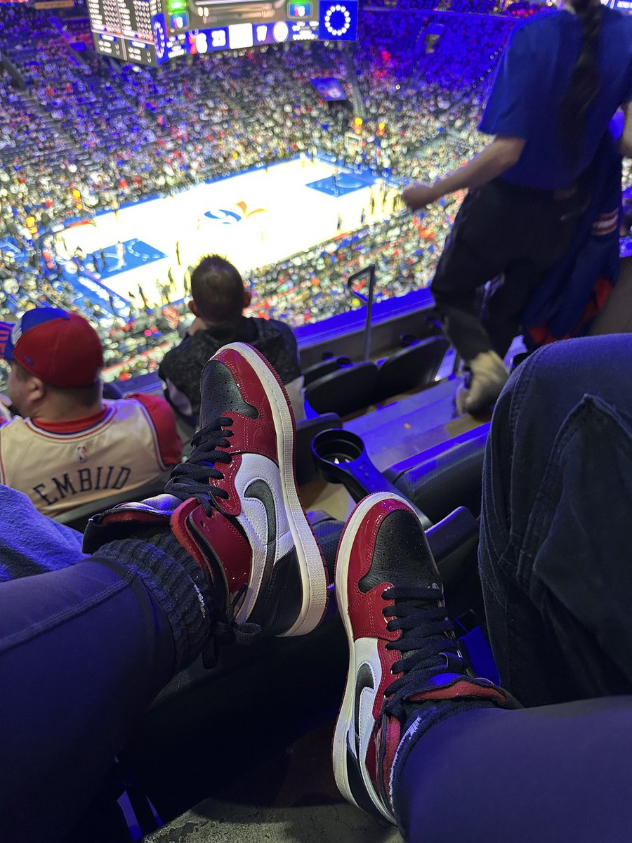 livsadowski_'s tweet photo. #Snipe76 #sixers 222A row 5 seat 7 💅🏽💅🏽💅🏽 https://t.co/kf3HH2skvN