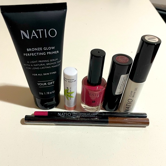 ReneeFinds's tweet photo. So good I had to share! Check out all the items I'm loving on @Poshmarkapp from @BrOOk3Rush #poshmark #fashion #style #shopmycloset #modelco #natio #fentybeauty: https://t.co/xmvq1xbvT1 https://t.co/UpDy9HPLNf