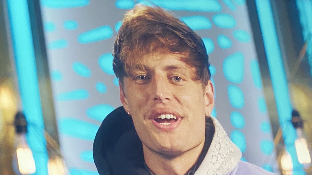 DebbiesMole2's tweet image. Hey dude, Beatlemania ended 50 years ago #COMBOVER #toohottohandle #Netflix