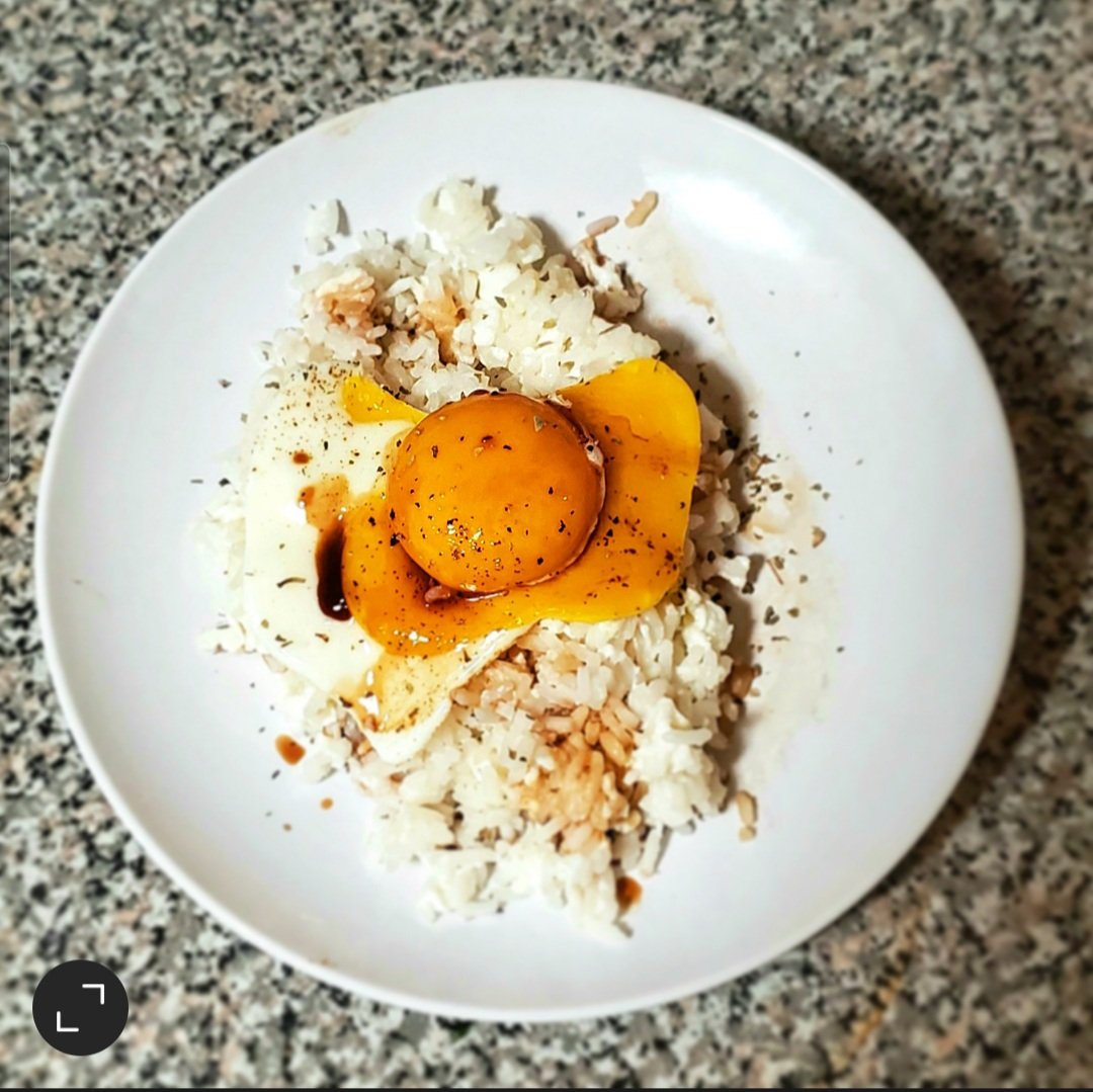 A meal even Gordon Ramsay would love. Egg White fried rice with Sunnyside-Up Egg, garnish with salt, black peppercorn, and Thyme https://t.co/ae5nhvTpHL