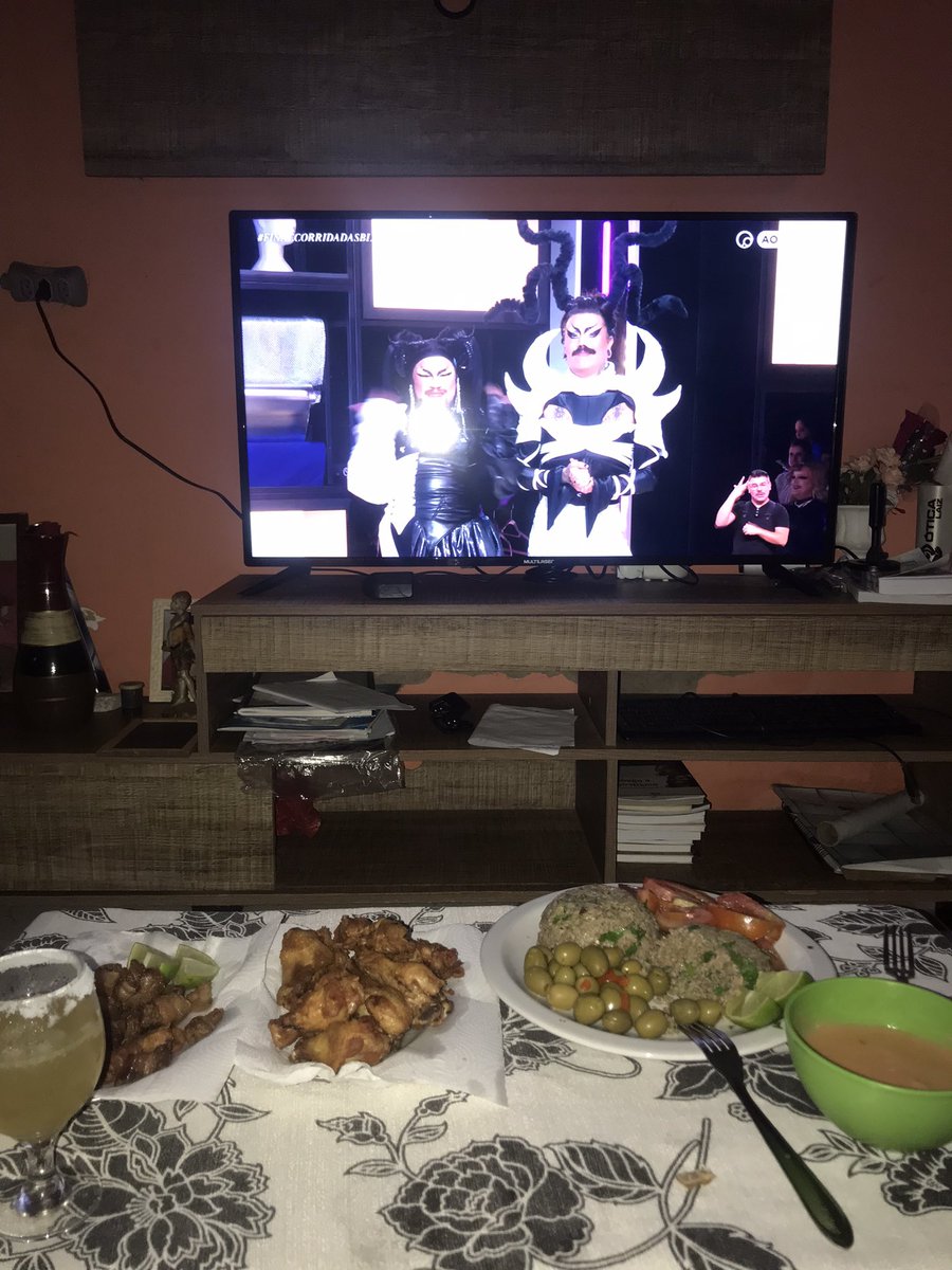 srmhlopes's tweet photo. #FinalCorridaDasBlogueiras 
Eu e meu boy, começamos a assistir juntos, hoje estamos vendo a final com a mãe, ela amou. https://t.co/0yhP1hpEEF