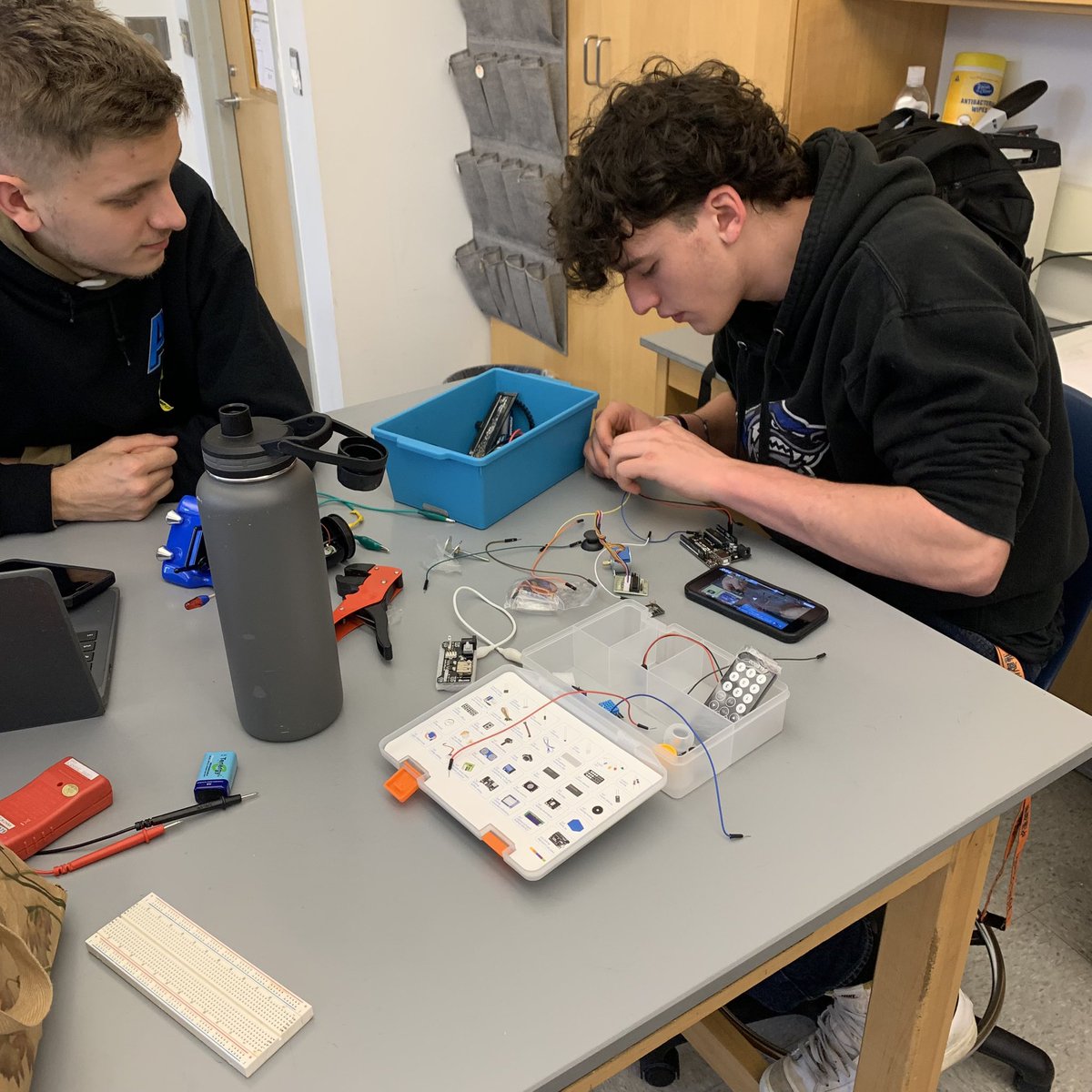HATS_science's tweet photo. So impressed by @HenryAbbottTech  electrical students’ knowledge and curiosity. They chose to expand a classic high school physics lab. Physics teachers have much to learn from @HenryAbbottTech electrical students! https://t.co/10T4trygQC
