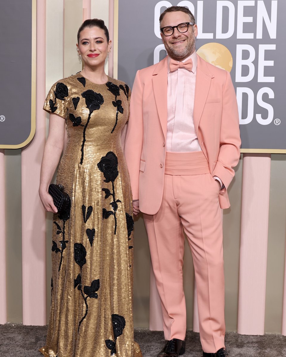 Seth Rogen looking dapper in his pink suit at the #GoldenGlobes. 🌷