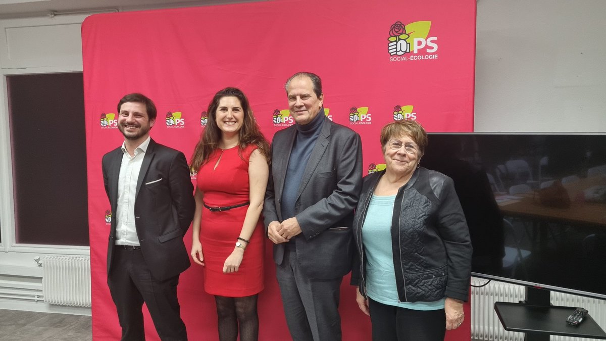 vegaritter's tweet photo. Bravo @jccambadelis ! ce soir une belle présentation de #Refonder #Rassembler #Gouverner à la Fédération du @PSfederation92. Un texte inspirant et inspiré pour voir à nouveau l'avenir en 🌹! Avec @HeleneGeoffroy à la tête du PS https://t.co/x1NyVAyhKv
