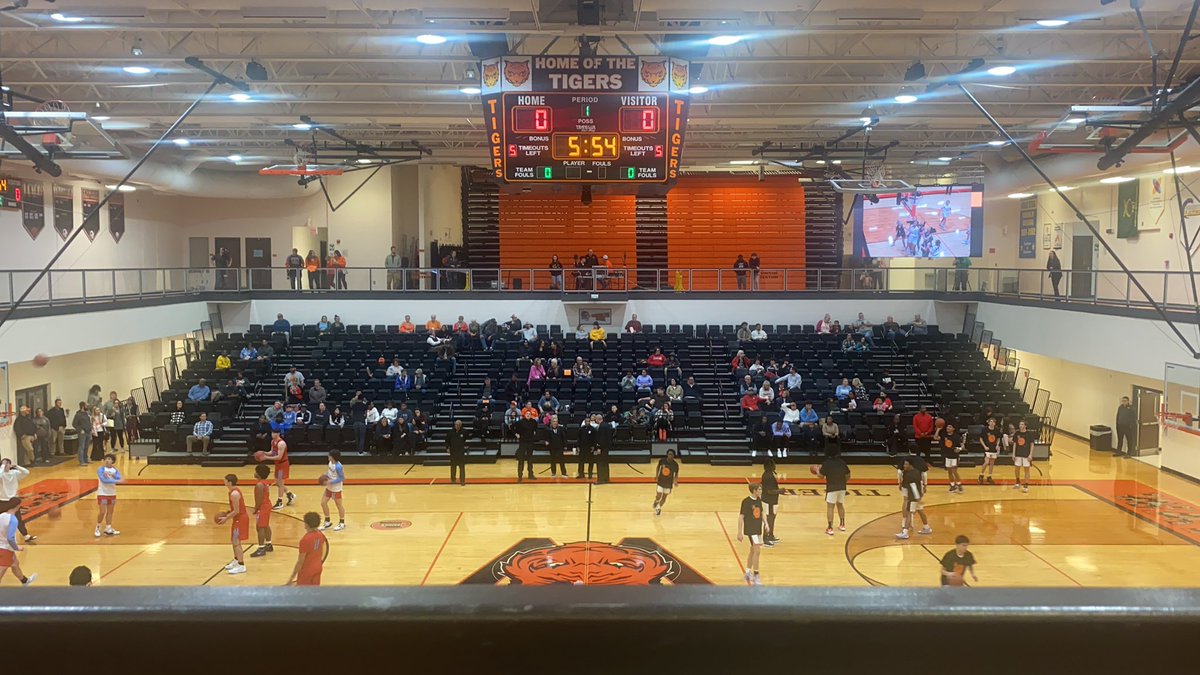 ConnorHarbit's tweet photo. Might as well do the Twitter again.

I’ve got Waynesville Tiger basketball coming up on 97.9, KFBD, or online at https://t.co/wB5AETtQ6T.

Hosting Glendale tonight.

@WvilleSports https://t.co/lG48dpC2Jb