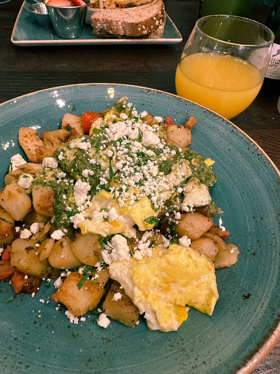 loganglazier's tweet photo. brunch was very photogenic https://t.co/sFoDQV2YWG