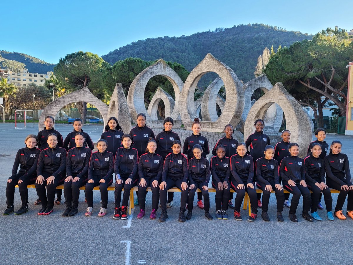 Les deux équipes féminines de la Section Sportive football coachées par <a href="/Marjorie_Lalane/">Marjorie Lalane</a> sont la fierté du <a href="/College_Jaubert/">Collège Maurice Jaubert</a> !