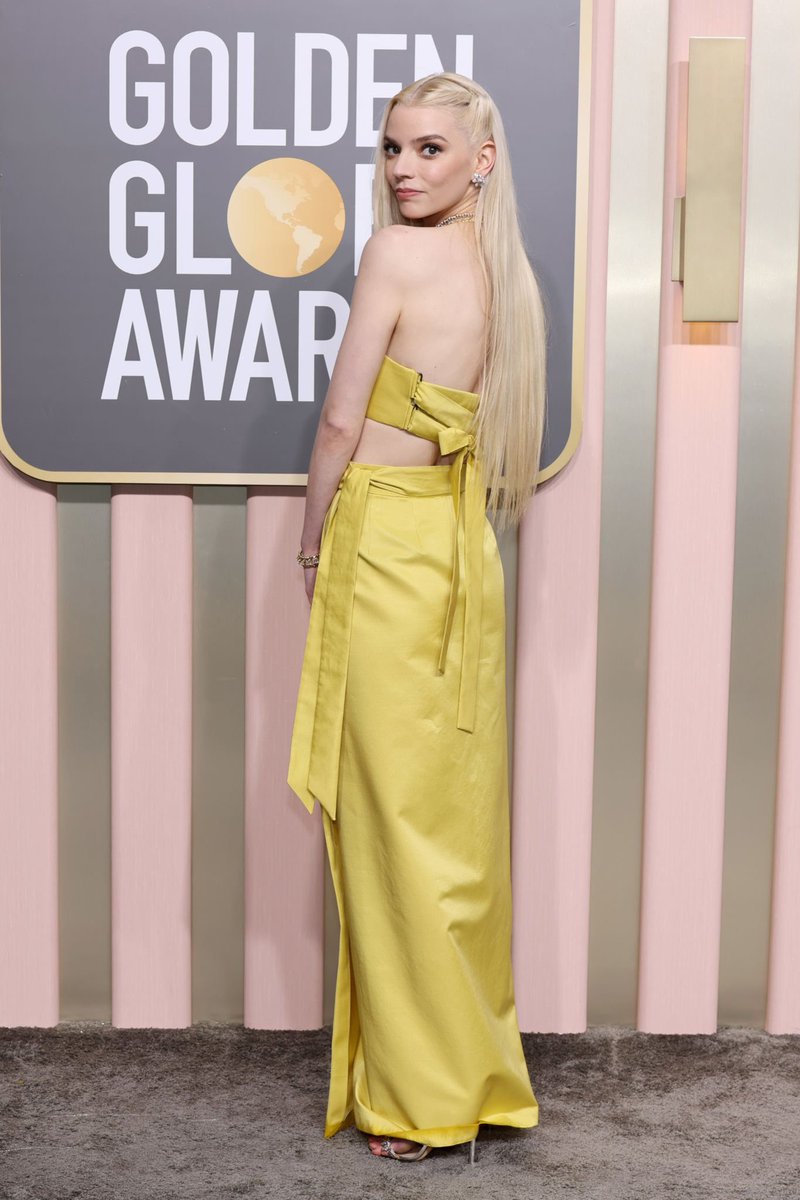 #TheMenu 
#GoldenGlobes #GoldenGlobes2023 

📸 la gran Anya Taylor Joy posando en la alfombra de los premios <a href="/goldenglobes/">Golden Globes</a>.
