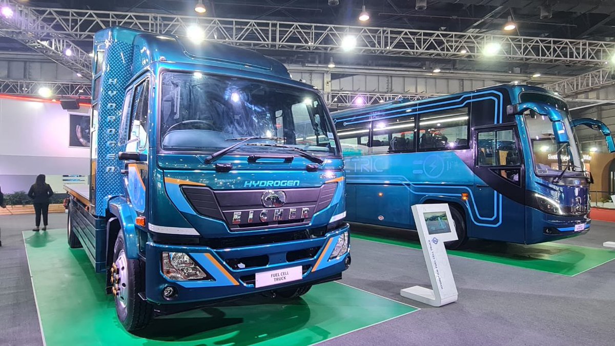 ExpressDrives's tweet photo. A look at @ETBIndia's electric CV range including the fuel cell EV truck,  city bus at the @AEMotorShow 
#AutoExpo2023 #AutoExpowithFE https://t.co/DT3mtiygkM