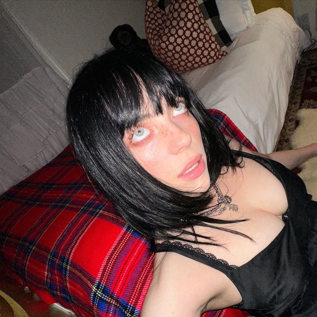 Billie Eilish Tours on Twitter: "Billie via her Instagram! “you’re looking right at me” https