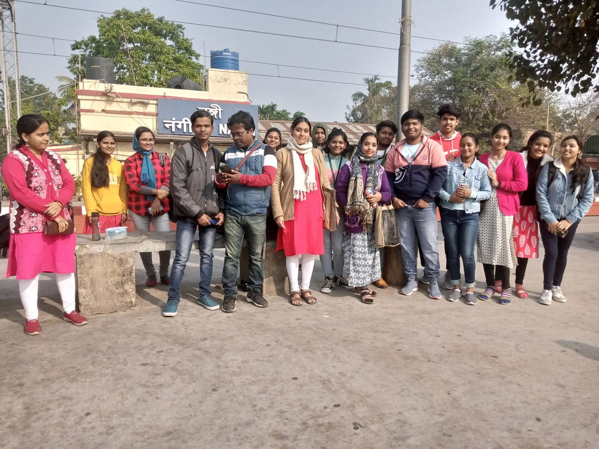 RangArts's tweet photo. On the way outdoor painting spot..#Batanagar river.. entire #Rang_Bahar team ..Tank you..Sampa Bose..my senior student.. https://t.co/REdZawkwlP