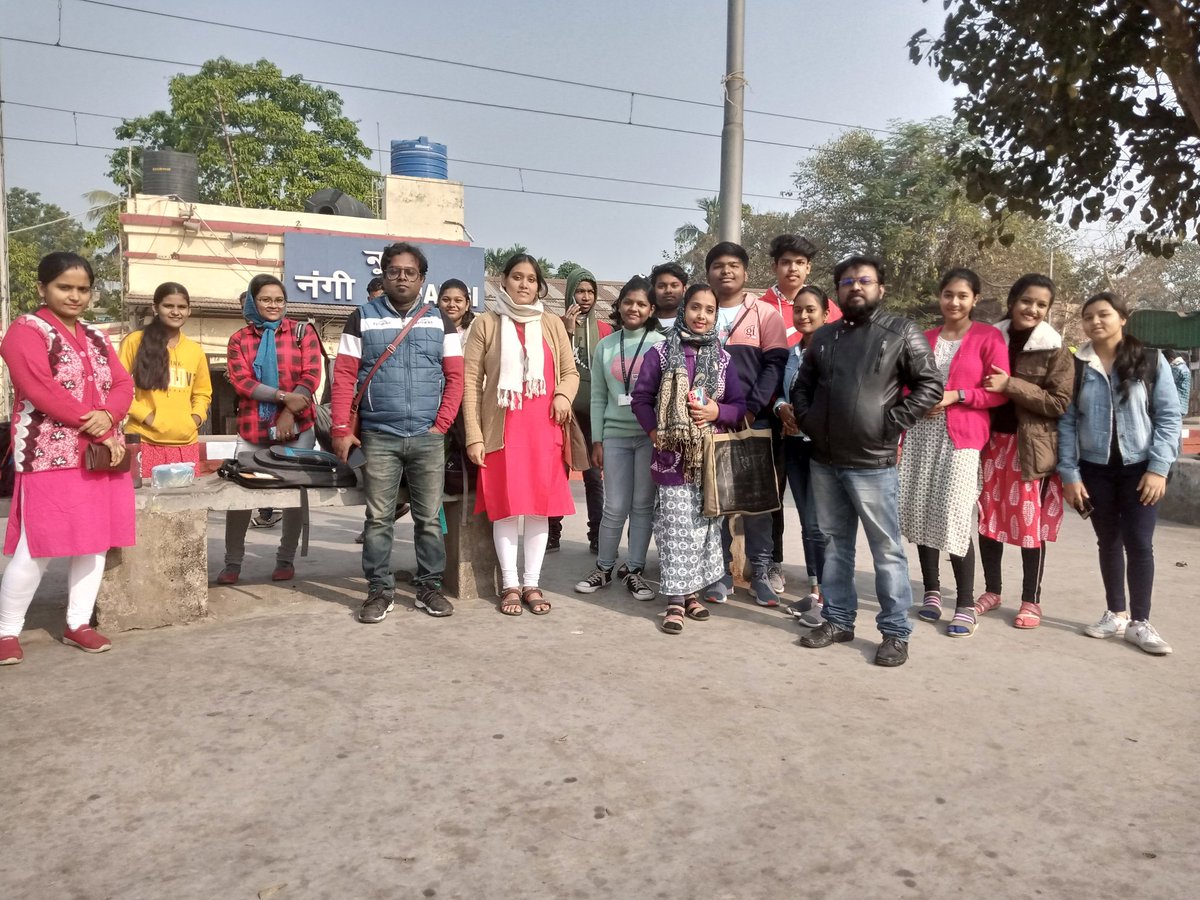 RangArts's tweet photo. On the way outdoor painting spot..#Batanagar river.. entire #Rang_Bahar team ..Tank you..Sampa Bose..my senior student.. https://t.co/REdZawkwlP