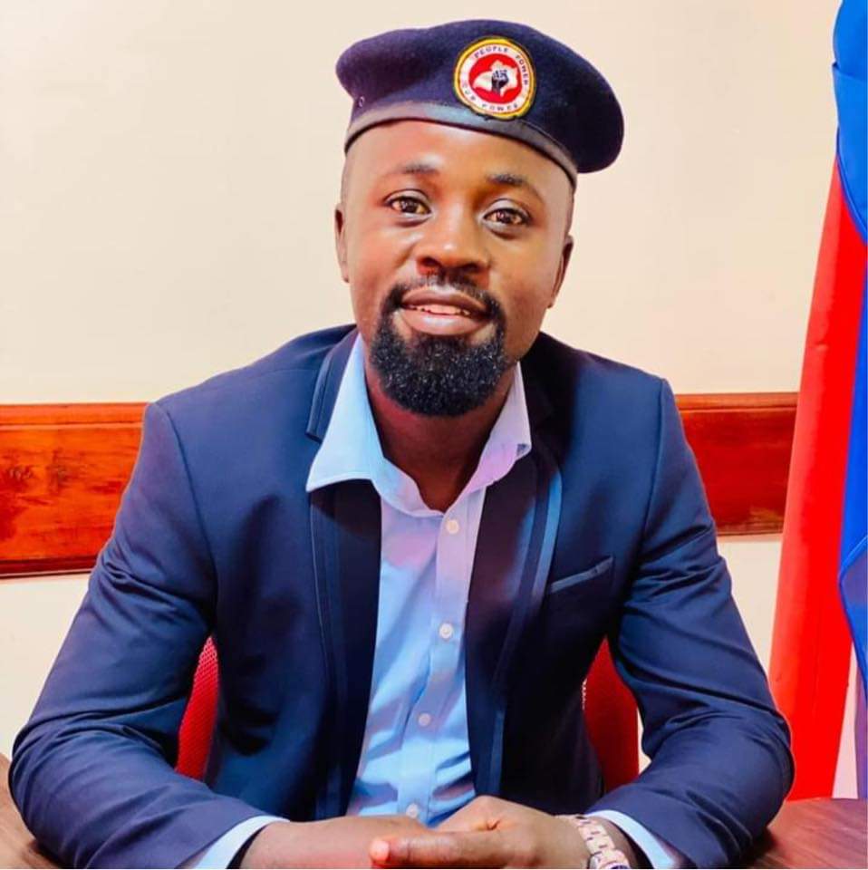 Namutyaba1's tweet photo. He will call a spade a spade regardless before whose face it is. Proud of you bro wange Lugave Ssemwogerere a.k.a @MaushMo. Happy birthday to you🍹🍷🎂🎂🎂. https://t.co/iSIvc1Ju7c