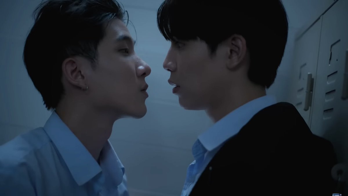 headedtoyou's tweet photo. they wanted to kiss so bad like?? https://t.co/znR86JlCTN