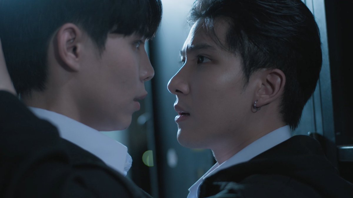 headedtoyou's tweet photo. they wanted to kiss so bad like?? https://t.co/znR86JlCTN