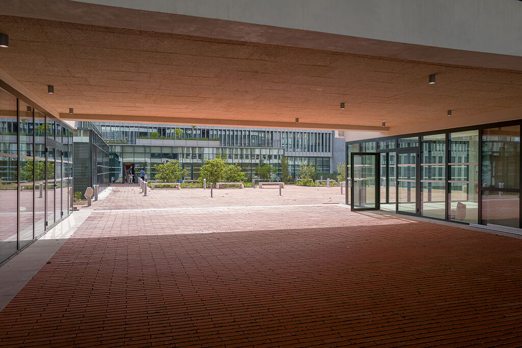 InvestCotedAzur's tweet photo. #NiceMeridia : Chroniques d'Architecture met en lumière le @CampusSudMetier réalisé par les agences ABC et @CorinneVezzoni

Implanté sur le territoire de @EPA_EcoVallee, le projet est porté par la @CCIcotedazur, Habitat06 et leurs partenaires.

➕https://t.co/aE7GJqczdV https://t.co/RRONya5jSP