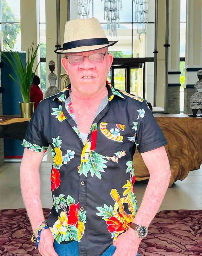 JOHTV2's tweet image. 😂😂😂 Eti &quot;Me Nilikua Nazimia Huna Mda Hata Wa Kuniokota&quot; 😁😁 ila Semaji LA Laki4 Linazinguaga Sana Mapenzi Yatalinyonga vibaya 😂😂