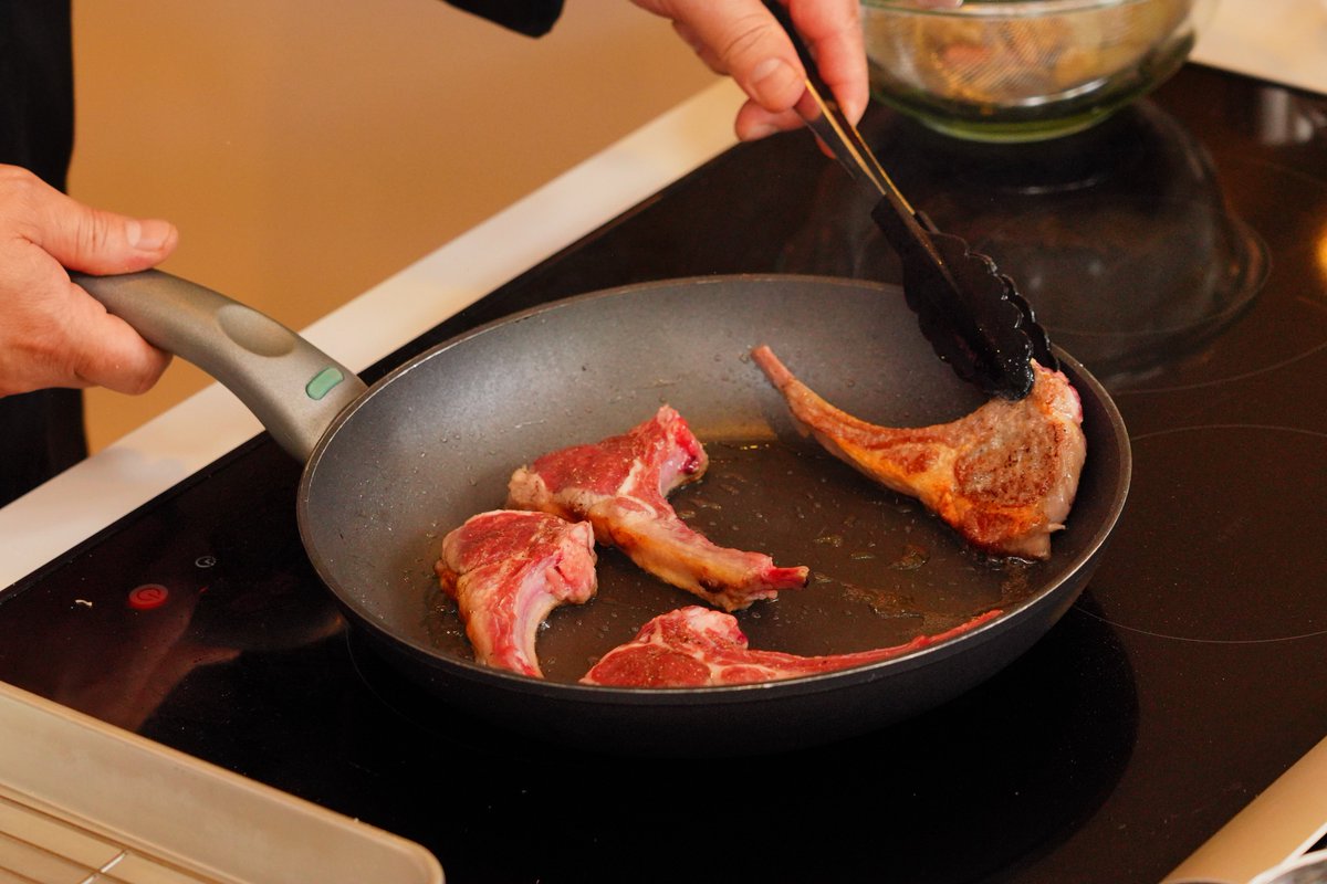 kai_corporation's tweet photo. ／
食材付きオンライン料理教室
#Chefon
＼

🌟1周年記念企画＜受講料40％OFF＞キャンペーン実施中🌟

今月のメニューは、5年連続ミシュラン2つ星獲得「レストラン ナベノ-イズム」渡辺雄一郎シェフから学ぶ、フレンチメニュー。

料理の世界で一緒に食をたのしみましょう😋

https://t.co/8Ij56zEFIa https://t.co/EozVQdllpz