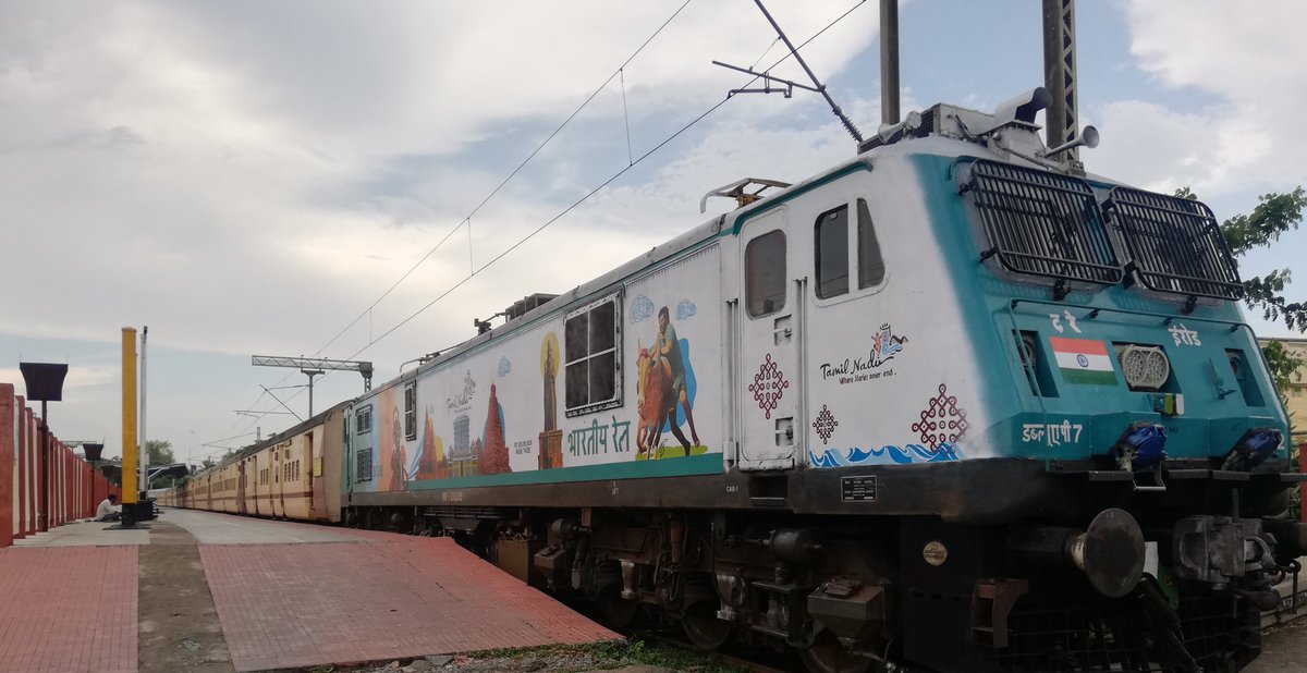 SalemDRM's tweet photo. Pongal Festival !

Special Trains to cater to Passengers   ...
Between Coimbatore - Pollachi - Palani - Dindigul.

@GMSRailway https://t.co/uVIpQ3kiuU