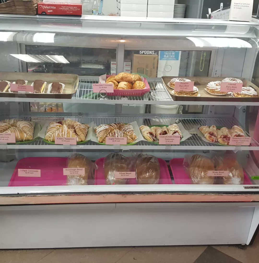 johnsons_bakery's tweet photo. We are relocating and need to downsize. We are selling a dry display case, Deli prep station, 3 compartment sink with sprayer, dishwasher with loading and unloading areas, 2 dish racks and a stacked gas convection oven. Please email us for prices. 
Johnsonsbakery@yahoo.com https://t.co/cQv7JZdI9u