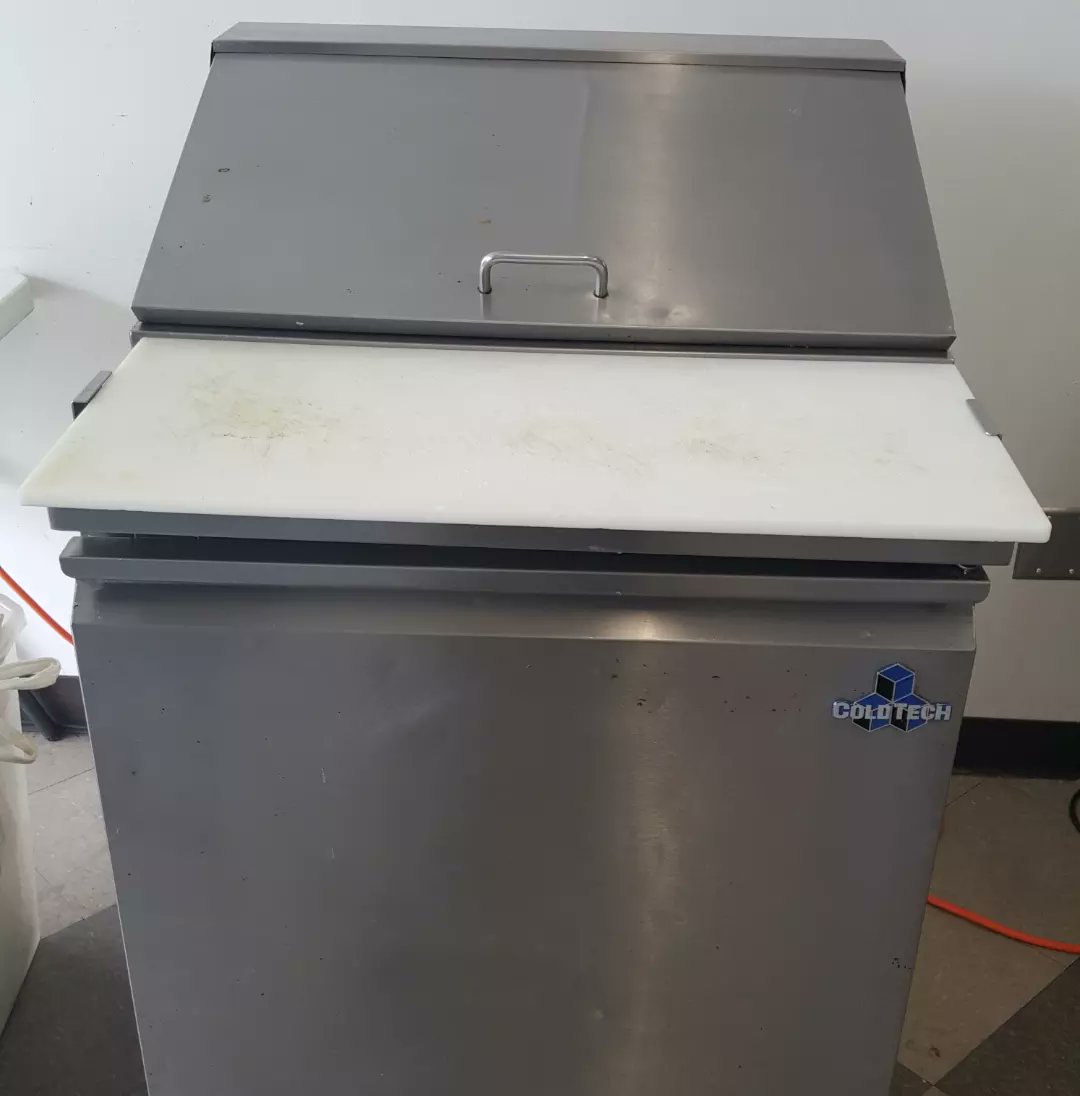 johnsons_bakery's tweet photo. We are relocating and need to downsize. We are selling a dry display case, Deli prep station, 3 compartment sink with sprayer, dishwasher with loading and unloading areas, 2 dish racks and a stacked gas convection oven. Please email us for prices. 
Johnsonsbakery@yahoo.com https://t.co/cQv7JZdI9u