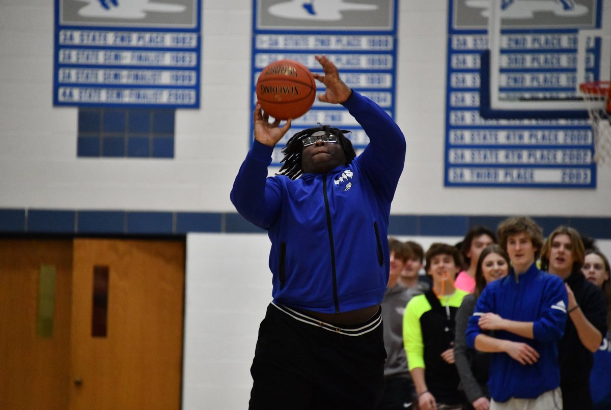 MrsTurn76096043's tweet image. Congratulations to Lee Jackson for being the first member of the Half Court Shot Club’s 22-23 campaign!  

WHAT A SHOT!

#AllNet
#BBB
#DHSPioneers