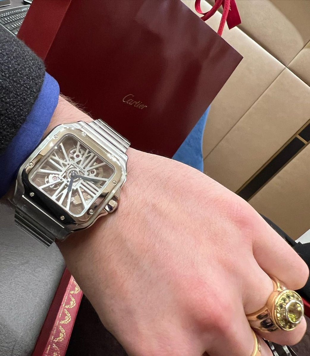 SuanPercy's tweet photo. 家人们，不管你们所需什么物品，都可以找我代购，诚信代购 https://t.co/Pfo1s3tv2V