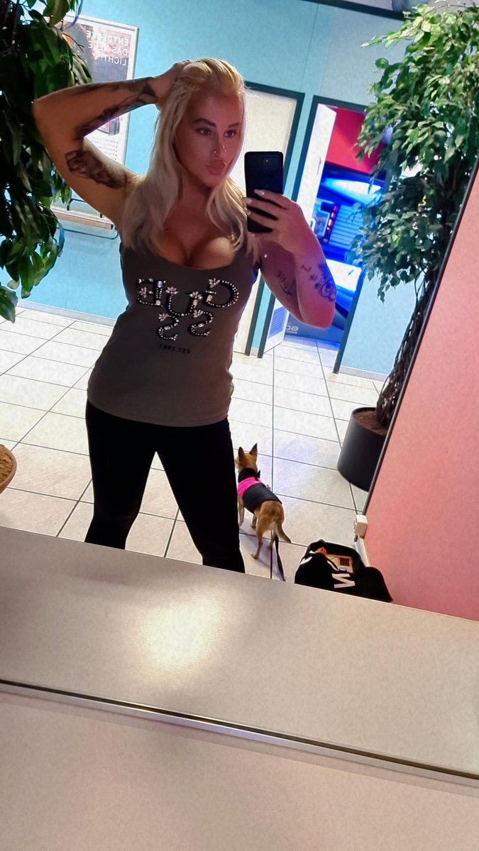JuanaPrincess2's tweet photo. #GutenMorgen ihr lieben ❤️ eure #juanaprincess #love #Hot #woman #Schweiz #Switzerland #sexy #HIGHLIGHT #photooftheday https://t.co/hPlzHRBEtT