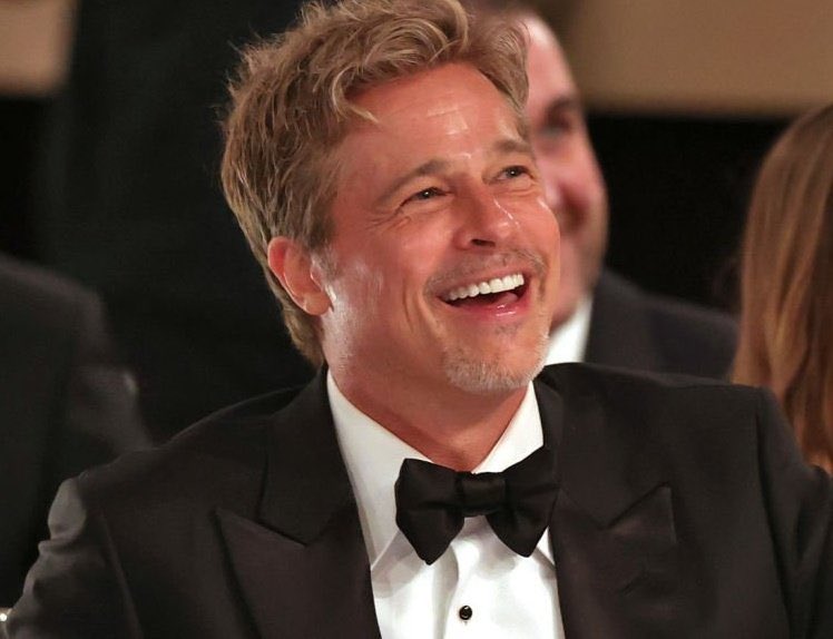 pia_dmn's tweet photo. Brad Pitt en los #GoldenGlobes 
Ustedes entienden que tiene 59 años ??? The Curious Case of Brad Pitt https://t.co/QKj0UkJtoI