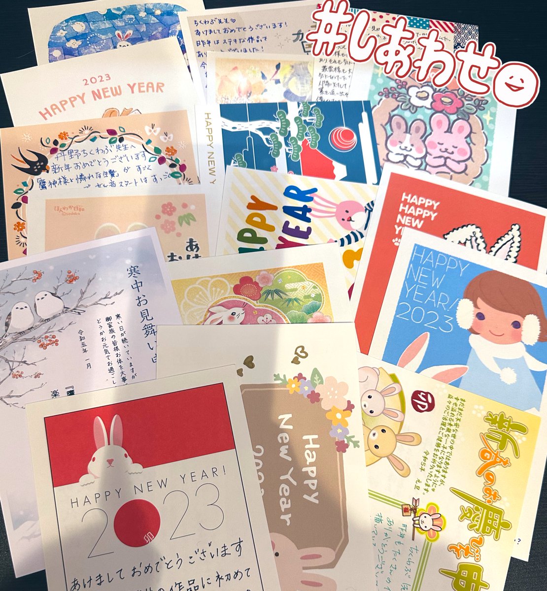 海王社さんに送って頂いた年賀状受け取りました!🎁
こんなにたくさんありがとうございます✨🥰
ご感想等も頂けてとても嬉しいです!
これから描く漫画を通して感謝の気持ちをお返ししていけたら良いな。。
今後ともどうぞよろしくお願いします🙏