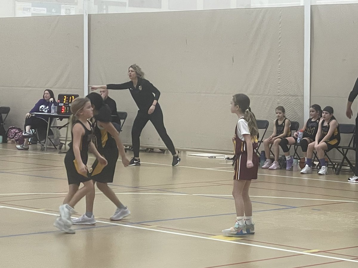 avonaba44011's tweet photo. Great weekend of games for ABA teams! Season is more than half way over, keep up the hard work Eagles! π¦
ππ #avonstrong #avoneagles @AvonGBB @mfitch001 @avonbasketball 3rd Grade girls put in work this weekend! https://t.co/M6LLefBOe0