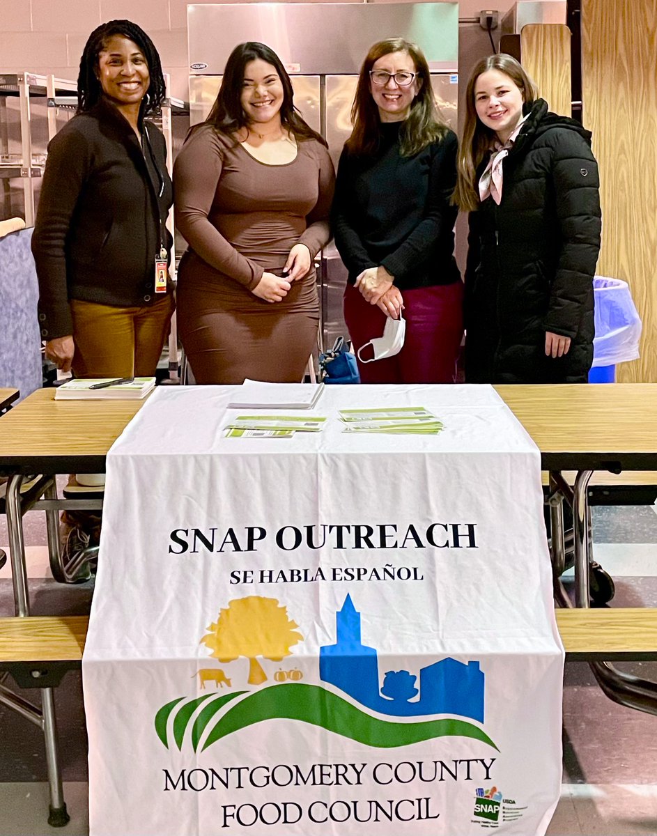 GloriaJCSL's tweet image. Thank you @SNAPEd_MoCo for supporting our @HHESHUSKIES #LinkagestoLearning @MannaFoodCenter Market Night. Our parents were looking forward to and appreciated speaking with your representatives this evening. @MCPSCommunitySc @EveryMindInc  #montgomerycountyfoodcouncil #SNAPed