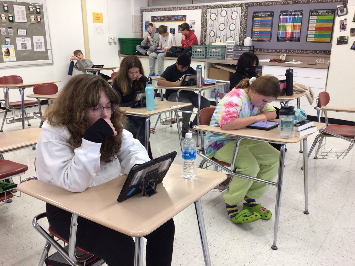 mkevil23's tweet photo. New Year's Resolution 1 = Simplicity 
New Year's Resolution 2 = Post more about the amazing things happening in 7th Grade!
Prepping for our next reading about family traditions as well as making resolutions for the new year.  I helped by sharing some items that mean a lot to me! https://t.co/HCQ0c8TELo