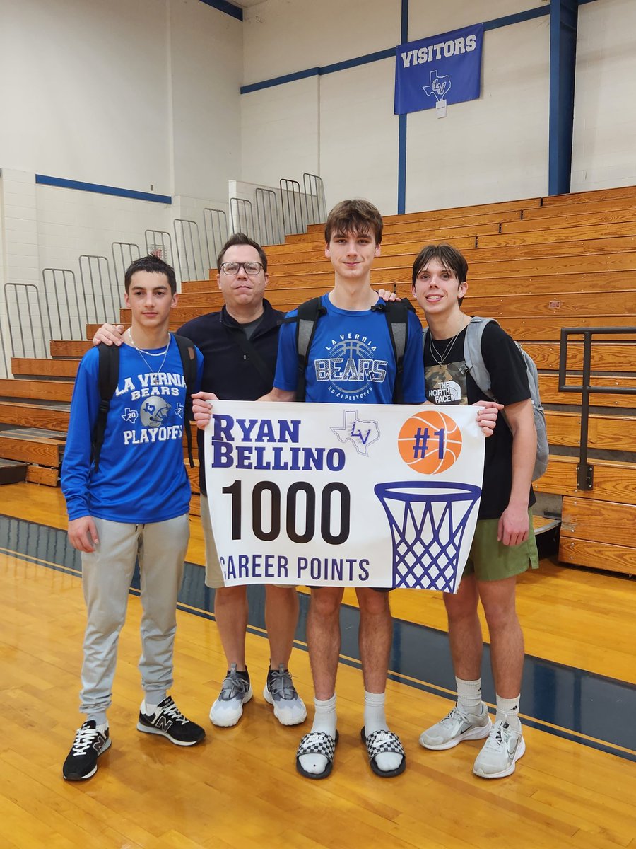 LV dropped a close one in a back and forth battle of unbeatens. Rematch in a couple of weeks. Prior to the game '23 <a href="/ryan_bellino23/">Ryan Bellino</a> was recognized for surpassing 1,000 career points in HS. Quite an accomplishment 👏 
#WeWork #different 💯 🟢🔵