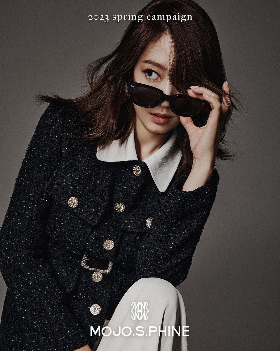 PSHAFC's tweet image. 📷 | تحديث حساب MOJO.S.PHINE بصور بارك شين هي على الانستقرام .
" مجموعة "THE SPOTLIGHT" ربيع 2023 ، حملة جديدة مع (بارك شين هي) التي عادت كموسم جديد لـ #MojoSpin قابل ربيع MojoSpin الرائع الذي ينير لحظاتك المشرقة الآن " 
- #ParkShinHye #박신혜