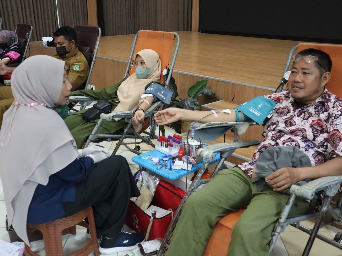 disbunkaltim's tweet photo. Peringati HUT ke-66 Kaltim, Disbun Bersama GAPKI Gelar Bakti Sosial Donor Darah
.
.
Selengkapnya https://t.co/8QuDstS0Ii https://t.co/kVv8ePD2PE
